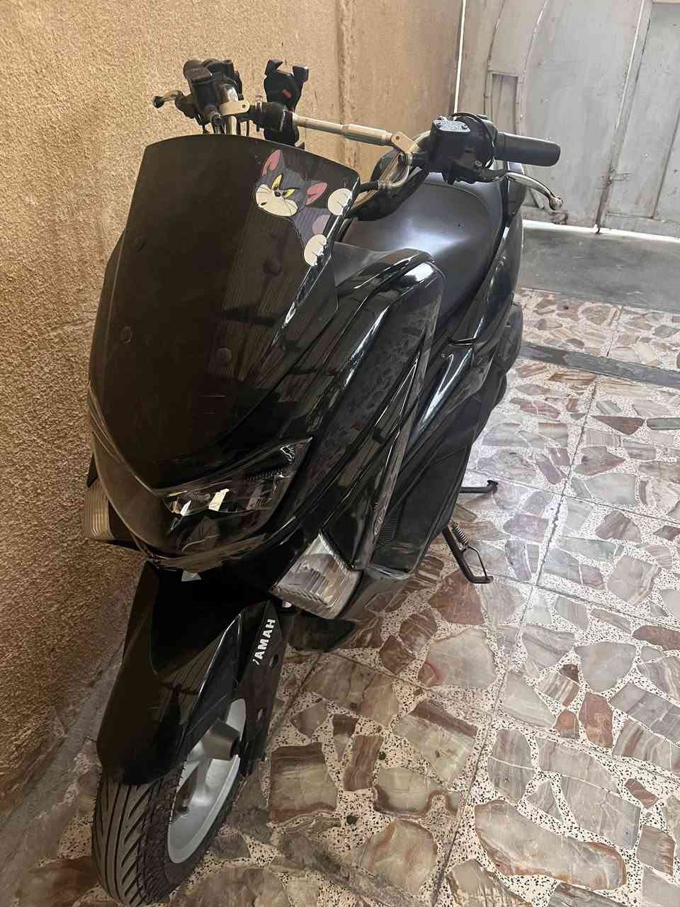 للبيع ان ماكس ياباني شغاله دراجه خبط مي و دهن و بدلت كاز كيت و طلع بيه صوت ابيع على هل حطه 700 بيه مجال  مكاني بغداد ***********
