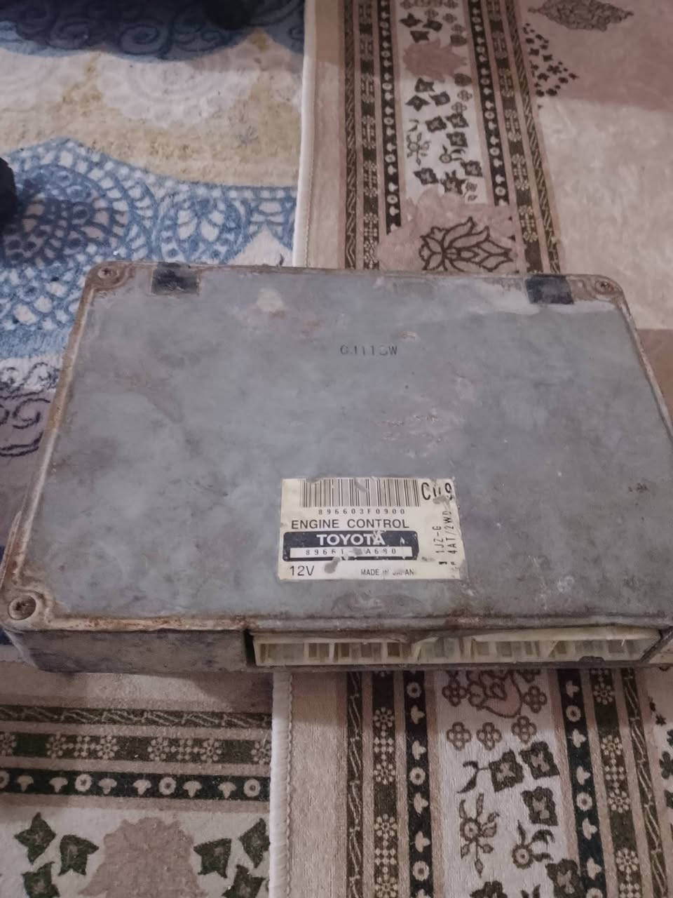 للبيع عقل سيارات فولكه ثنين ونص و كورله للبيع السعر 75 الواحد للاستفسار *********** العنوان سوق الشيوخ حي العسكريي
