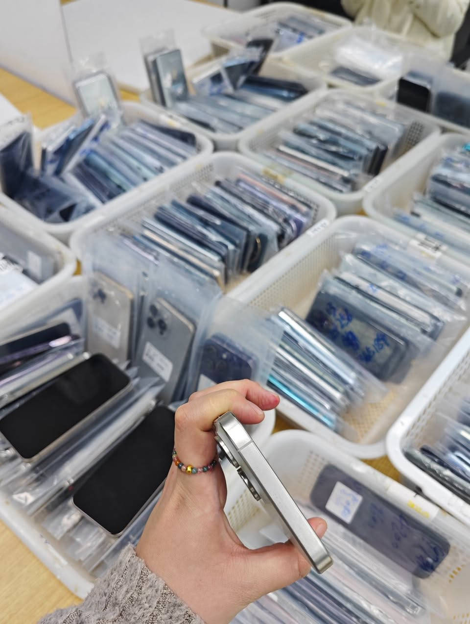 GRADE A+ IPHONE 15PRO MAX
256GB 
ALL COLORS AVAILABLE 
VERY CLEAN 
BATTERY HEALTH 95% AND Above
INBOX FOR PRICE TAG-🏷 BUY AND RESELL FOR GAIN, CONTACT US ON WECHA
WHATSAPP:https://wa.me/message/3J3PGBOD74KXM1


**إذا كنت صاحب هذا الإعلان وتريد حذفه لأي سبب، رجاءا أرسل رسالة إلى الدعم الفني**