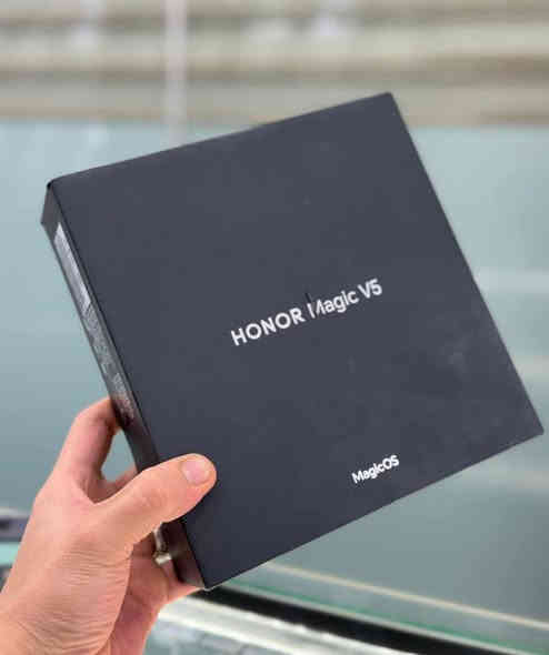 الرائع هونور V5 اللون المميز الفجر الذهبي 
انحف جهاز قابل للطي 
جديد بمعنى الكلمة 
512 مع 16 رام 
مع السماعات والقلم والكفر الاصلي
السعر مليون و600 الف 
بغداد الحارثية
***********
