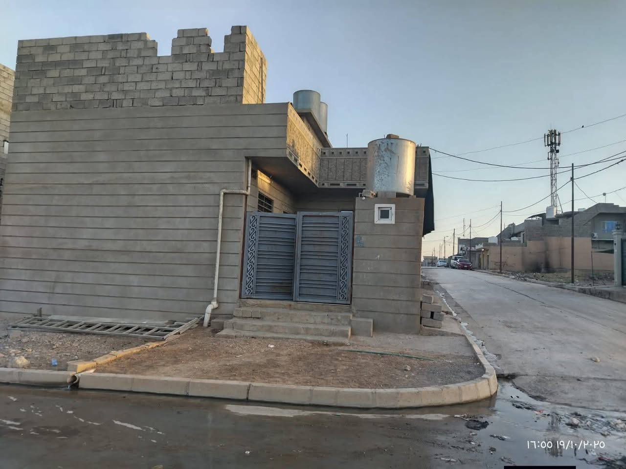 #عروض_مكتب_عـطـاء_الموصل

دار للبيع 

حي السماح  ال 24 شارع 15

المساحة 100 م واجهه 10 م ركن 

غرفتين نوم واستقبال ومطبخ ومشتملات  الطابق الثاني هيكل 

سند طابو الزهور 

خدمات// ماء //كهرباء //تبليط 

***********

***********

***********
