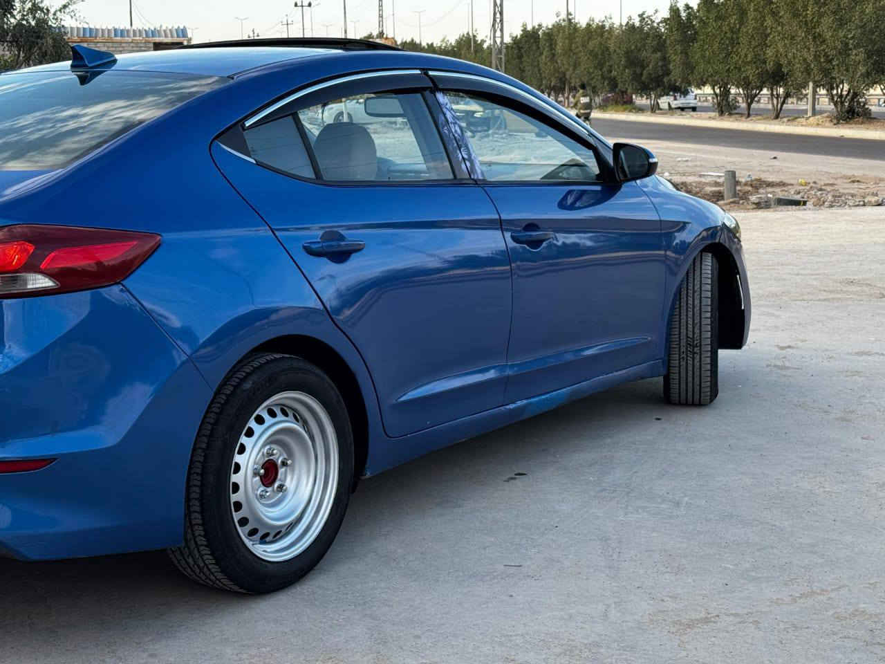 السلام عليكم
من رخصه الادمنيه 
 الانترا 2017  امريكي مكينه 2000 فول مواصفات بصمه منضومه زنون عالي ناصي  رادار كامره فتحه سقف كشنات تدفئه كشن كهربائي  سبورت للبيع او للمراوس بيها اربع قطع ابيع حزام لاتعبني ولا اتعبك شراي تصل مو شراي لاتكسر بحلال  تعال وشوف وفحص وقتنع يلا تاخذ   باقي التفاصيل اربيل الدولي22  تريد وكاله تريد مداور سنويه مجددها  2031
متواجد واتساب 
***********
