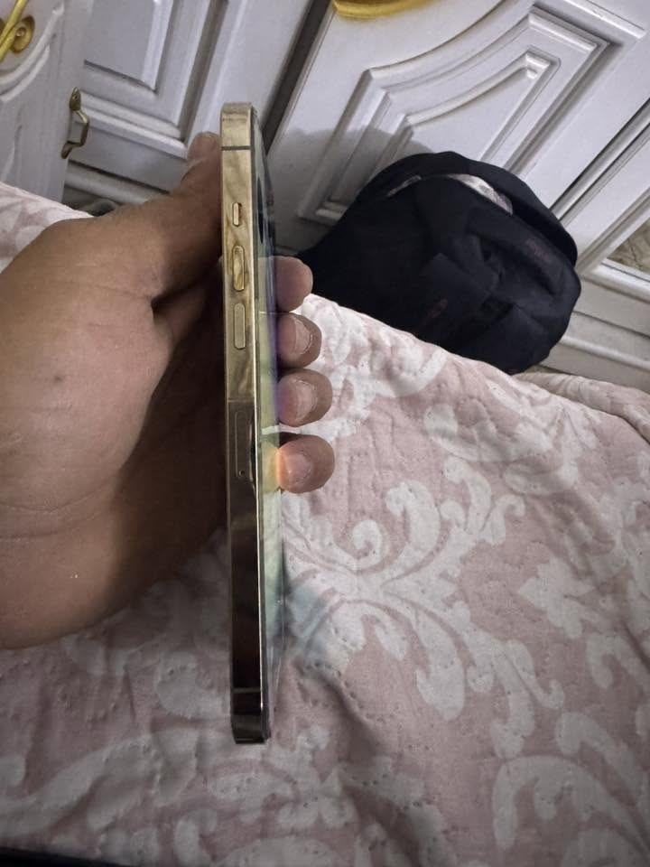 السلام عليكم ايفون ١٢ برو ماكس جهاز مبدل بطارية والشاشه بيها نقطتين ممثرات عالمس الجهاز كله شغال عالشرط الظهر مفطور باقي الجهاز كله شغال سعرة ١٦٠ الف وبي مجال قليل للاستفسار ***********مكاني ناصريه مركز
