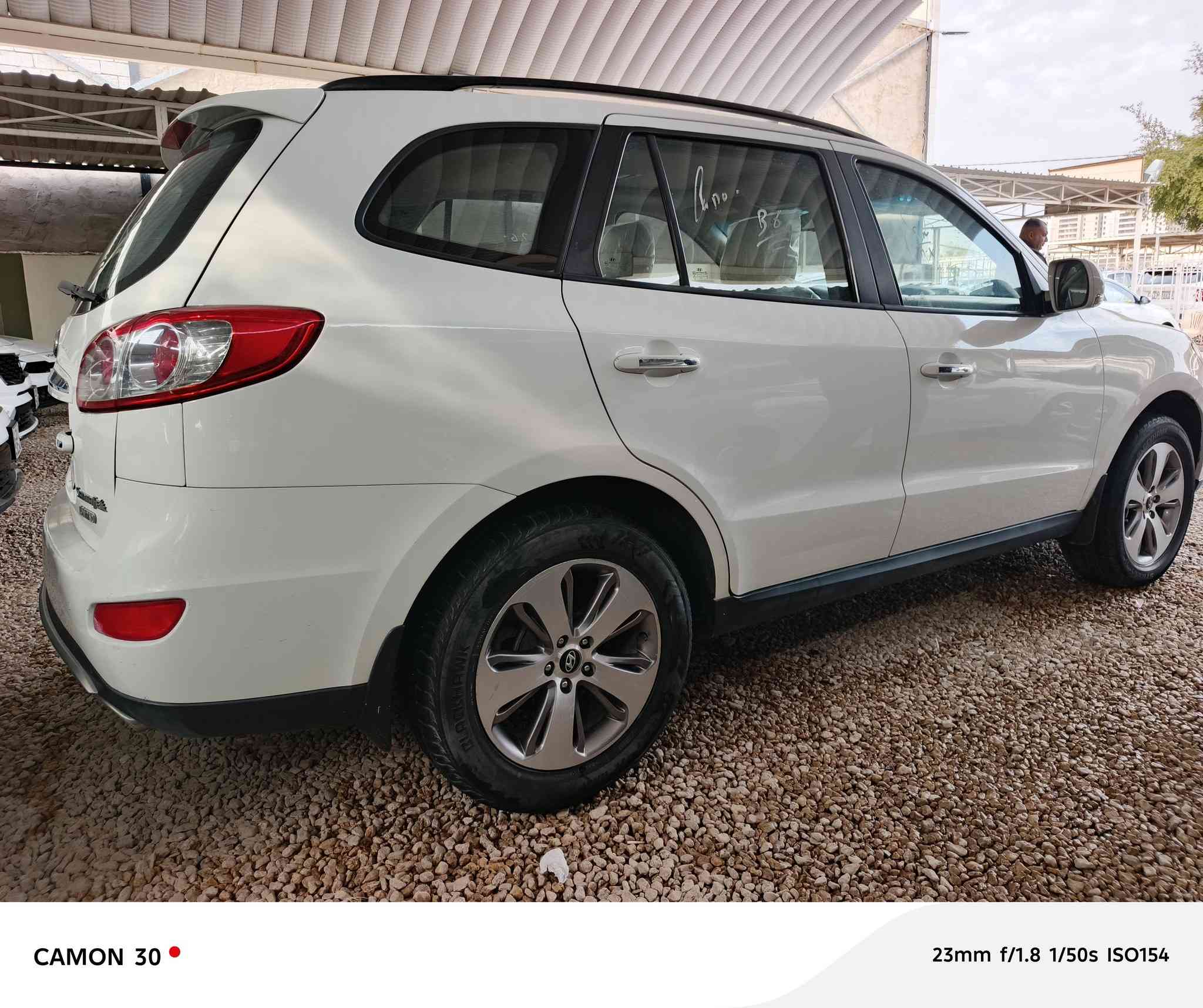 السلام عليكم سنتافي موديل2012خليجي كفاله عامه من الصبغ والتبديل والفتح  رقم أربيل سنويه23 صاقطه 
١_فتحه سقف 
٢ _بصمه ابواب +صندوق 
٣_تشغيل بصمه +بصمه عدد٢
٤-تبريد ٣قطع
٥_ثلاجه جكمجه
٦حساس خلفي
٧_شاشه +كامره
 ٨_تحكم ستيرن جهتين 
٩_كشن ٧مقاعد 
١٠_مكينه2400 ا   4سلندر 
السعر ١٤٣بيها مجال  رقم الهاتف ***********واتس اب
