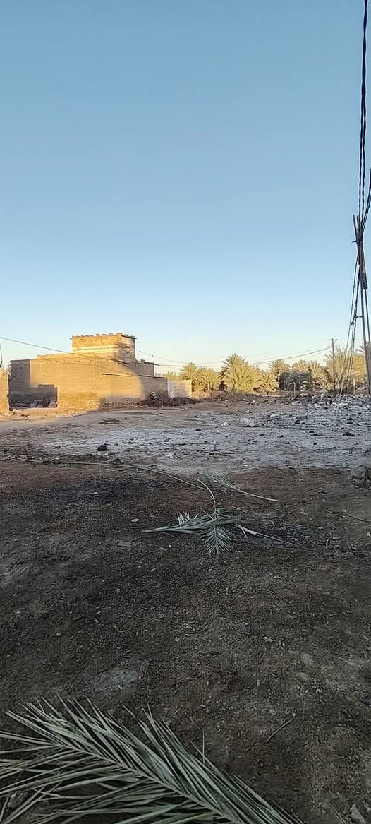 عرصه زراعي للبيع 400 متر  سند ٢٥ بأسمي المكان  حي العسكري يم حسنيت ام البنين  مشمولة بالتطويب  سعرها 10  وبيه مجال الشراي خاص او اتصال على الرقم ***********
