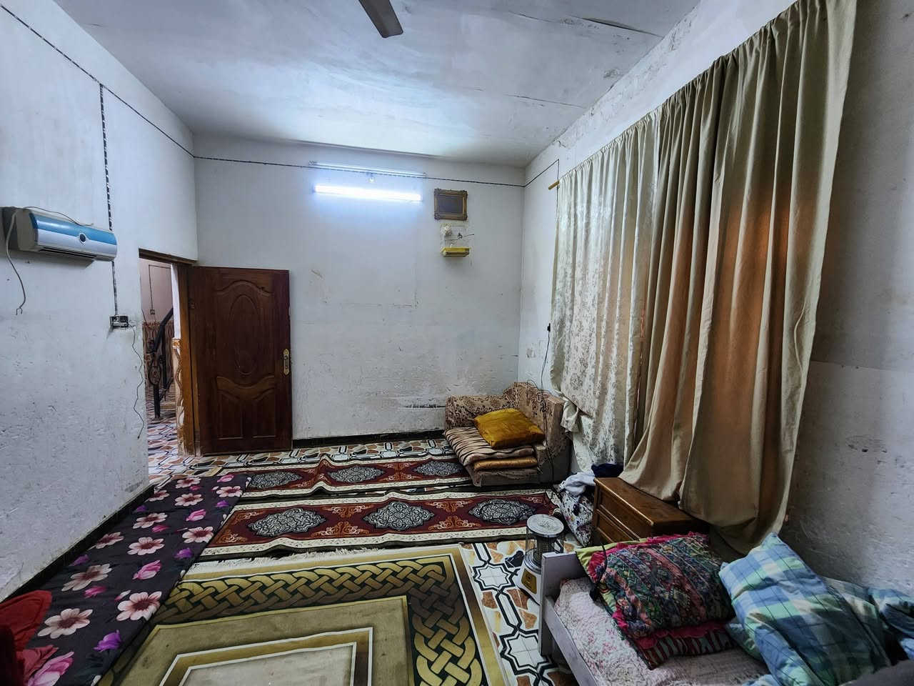 بيت للبيع مساحة  285م  واجه 19 نزال 15 سند 25 مرقم ومشمول بالتطويب بي غرفتين+إستقبال + صاله+مطبخ +صحيات + داخليةوخارجية) العنوان خلف حي الحضاره البو جاسم
الاستفسار أتصل  ***********+*********** واتساب او مراسلة الصفحة ***********o
