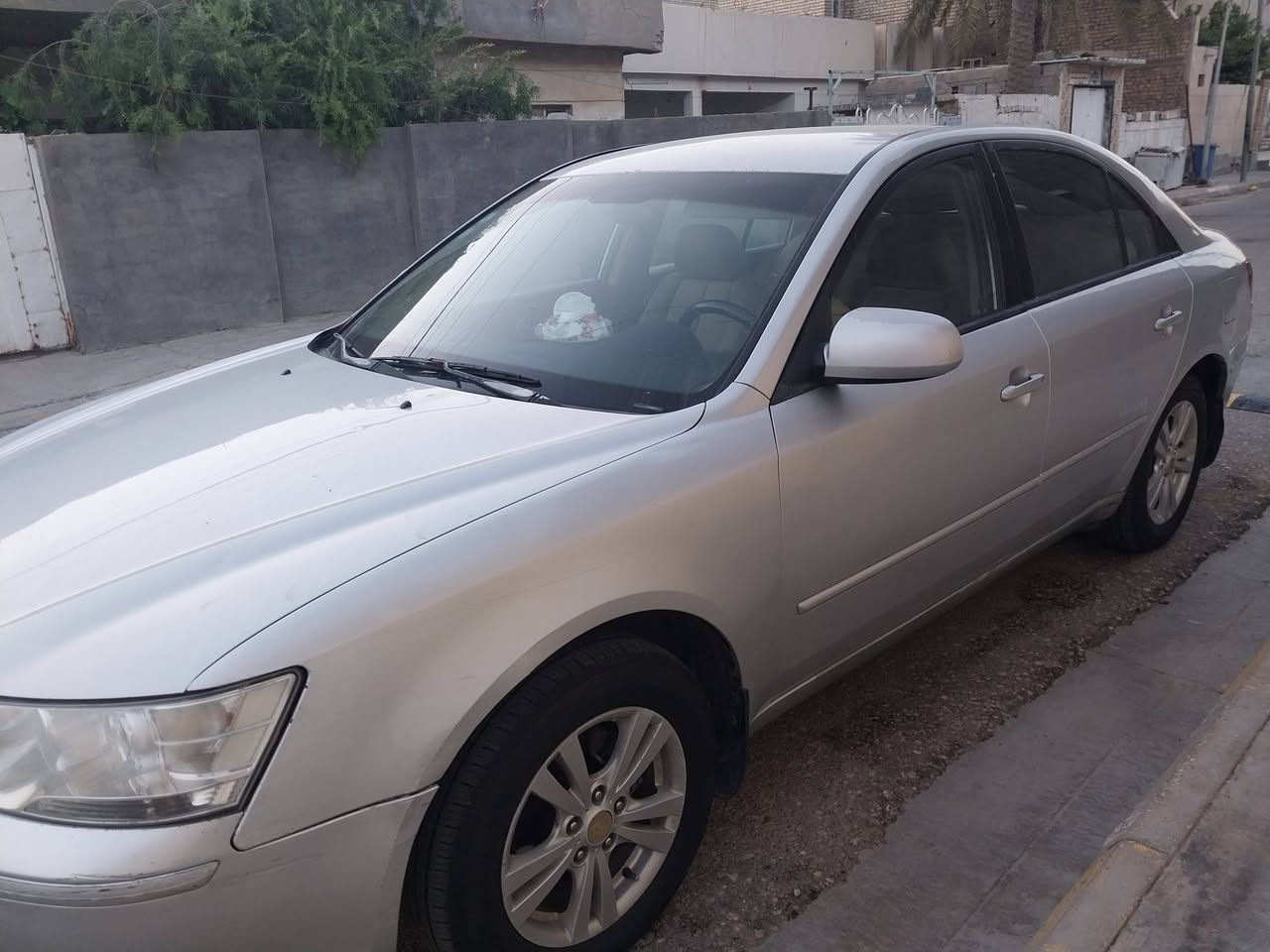 سلام عليكم سوناته موديل  2009  خليجي بيهه صبغ قطعه وحده جاملغ خلفي جهت السايق مكينه  2400  محرك كير كفاله تبريد ثلج حداديه جديده تخم تاير  رقم بغداد بسمي عليهه منضومه غاز حكومي كرت اصفر بيهه شخوط صفحه اليمنه موضوح بل صور هزه جديده السعر 110  وبيهه مجال ***********
