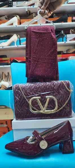 اللهم صل على محمد وآل محمد
#جديدنا ✌️😍😌 
 جنطة
و حجاب
وحذاء كعب
بنات هاي الموديلات تحفه بالبس انيقه ونازكه بشكل حتفيدكم بدوام بطلعات كلش مريحه بالبس  %100 والترند هسه هاي لاشكال 😍🔥✅👍🏻
الديوانية قضاء عفك
سوك الزهراء
خلف حسينيه الزهراء
بصف سوك حميد الكبير
قرب منزلية عفك 
بصف مملكت الجمال
بصف امزون للأحذية
اكو خدمة توصيل داخل عفك
رقم موبايل ***********
او مراسلة صفحة
