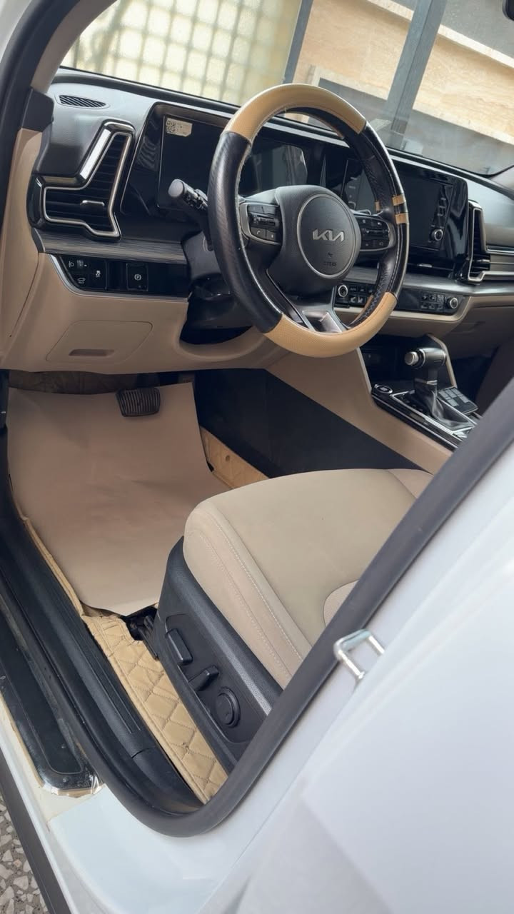 للبيع سبورتج ٢٠٢٢ خليجي فول مواصفات كفالة عامة من صبغ وتبديل سيارة جداً نظيفه بدون اي نقص شرط الفحص 
رقم اربيل تحويل او وكالة اني حاضر المواصفات :-
١- فتحة ( بنوراما ) 
٢- بصمة تشغيل 
٣- ترجيب عند الاقتراب 
٤- كشنات بيجي + تدفئة 
٥- محرك ٢٠٠٠ دوش مكفول 
٦- جنطة كهرباء 
٧- حساسات امامي خلفي 
٨- هند بريك بصمة 
٩- اريل نفكيشن 
١٠- شاشة كبيرة + كامرة 
١١- بك لايت لد + لد امامي 
١٢- ويل حجم ٢٠ + عدته وسبيره على الشركة 
وباقي المواصفات المعروفه للسبورتج 
عنواني بغداد حي الجامعة 
السعر ٢١٢ ورقة 
***********
