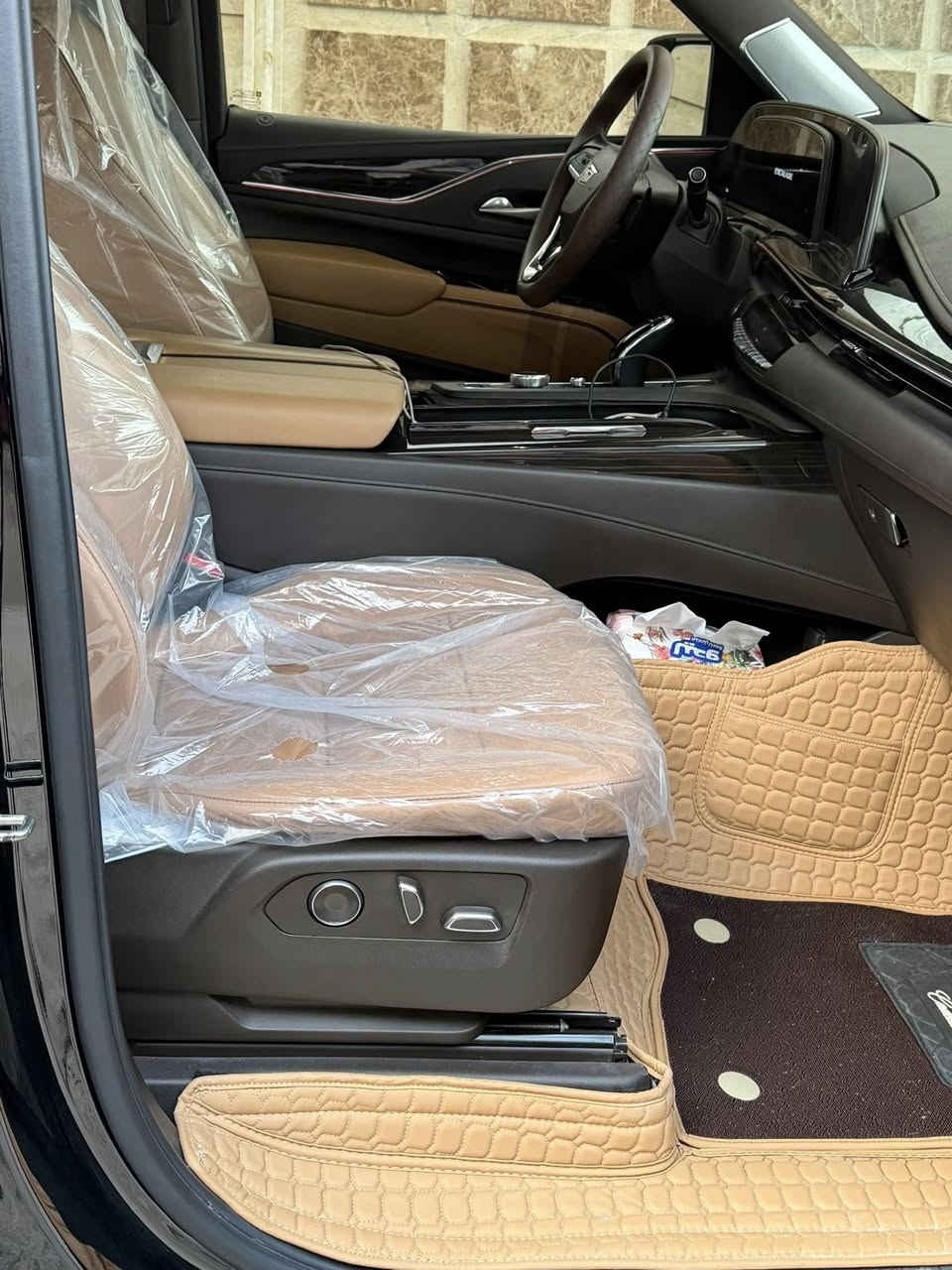 السلام عليكم
كاديلاك اسكاليد خليجي موديل 2023  كفالة

مغلفة ppf ضمان 10 سنين وحتى الشاشات الداخلية مغلفة ppf وعليها ارضيات داخلية تفصاال خاص 

اسبريسو فول مواصفات ماعدى المساج  
ماشيه ٤٠ الف 
 بلاك ادشن بلادي فول فول مواصفات
مكفولة كفالة عامه عدا بارد مقدار شبر
باسمي تحويل ثاني يوم 
المواصفات 
تشغيل عن بعد 
36 سماعة 
سقف شامو 
‏‎5 كاميرات
‏‎5 بصمات
فور ويل
كشن رجاج 
دوسات كهرباء 
داتا شو 
بانوراما 
لايت زنون عالي ناصي ٥ عدسات
‏‎4 شاشات بالدشبول والسقف والكشنات
تحكم بريك 
جنطه ذكيه جلاق
رادار تحديد مسار
رادار خلفي
رادار امامي 
رادار جانبي 
كشن تدفئة وتبريد سايق وراكب
كشنات امامية تدليك
كشنات خلفية تدفئة
مري شفط 
اشارة بداخل المراية
كشنات جلد 
كشنات خلفية منفصل VIP
علامة كاديلاك ضوئية بالدعامية الخلفية
الكشنات كهرباء 
ذاكرة ميموري ستيرن وكشن
قاصه 
ويل ٢٢ بلادي 
بااختصار السيارة فول للاخير 

مكفول كفاله عام سياره جديد بل باكيت 

سياره ب اسمي تحويل مباشر
سعر السيارة ( ٨٠٠) بيه مجال
غراضه مال شركه كامله 
مكان سيارة حله شارع ٦٠

***********
