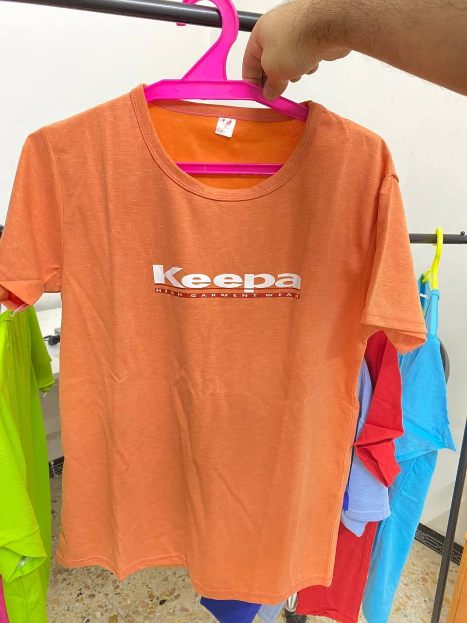 سلام عليكم خوان متوفر تيشرتات بارخص سعر
متوفر كل الوان واحجام 
وسعر القطعه 3000الف وسعر الجمله يختلف 
يوجد توصيل داخل طوز وخارج طوز 
استفسار واتساب او ماسنجر 
***********
