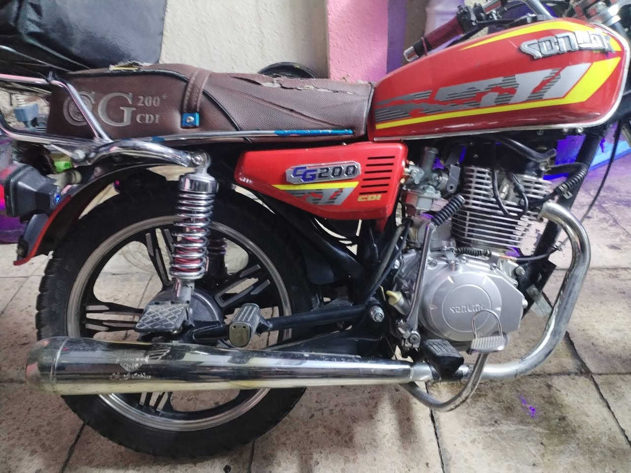 الدراجه تشتغل سلف بعمري كله ممشغله هندر
وماعرف شبي الهندر سلف من اول دوسه شته صيف بس هندر تصليحه يكلف 10 دينار او 15 مو اكثر زوج تايرات جدد دراجه انطيك بيها ظمان سنين ومنين خير من الله متوكفك ابد بس داريها دهن وبانزين اوراق مابيها اكفلك سرقه وعشاير 
سعرها 500 وبيها مجال مكاني بغداد بلبياع رقمي *********** الله شاهد مداريها اكثر من روحي ونضيفه كلش
