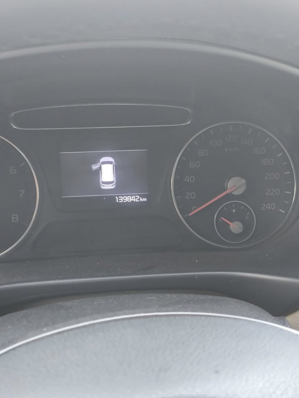 السلام عليكم
كيا سورنتو موديل ٢٠رقم بغداد
السياره كفاله ماعدا كارت قليل حافه البنيد جهه الايت 
تبريد تدفئه شغال 
حداديه جديده 
مكان السياره الديوانيه قضاء سومر 
السعر ٢٣٦
***********
