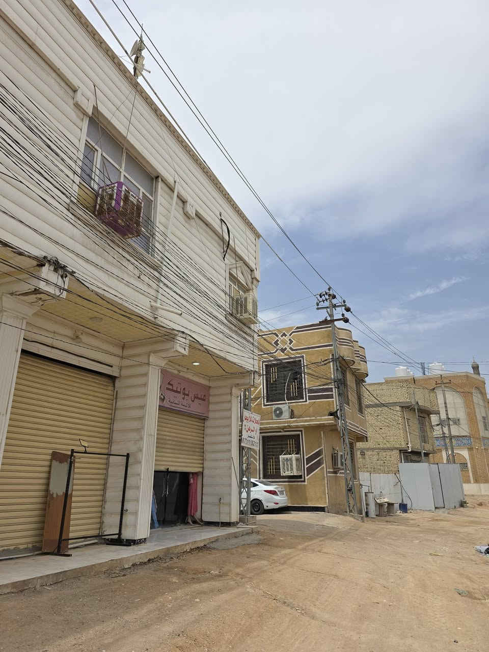 شقة للرهن 
شقة تقع في حي العذاري قرب مستشفى ابو مهدي المهندس على شارع الهنيدية مساحتها 105م طابق اول تحتوي على غرفتين واستقبال ومطبخ وصحيات وكذلك استخدام سطح البناية للتواصل ***********
