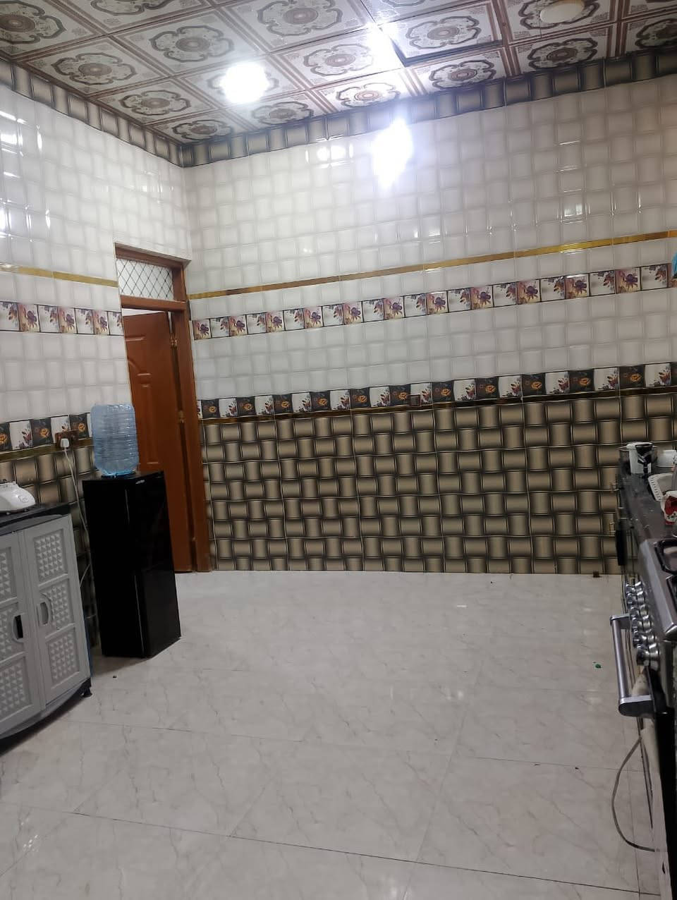 دار سكن للبيع 

العنوان / الموحيه مقاطعه ٣٧ 

المساحه / 200 م 

تفاصيل البناء/ طابق مسلح 

ط١/ صاله استقبال غرفتين مطبخ صحيات 

للمزيد من المعلومات يمكنكم التواصل معنا على الرقم التالي 

***********

***********
