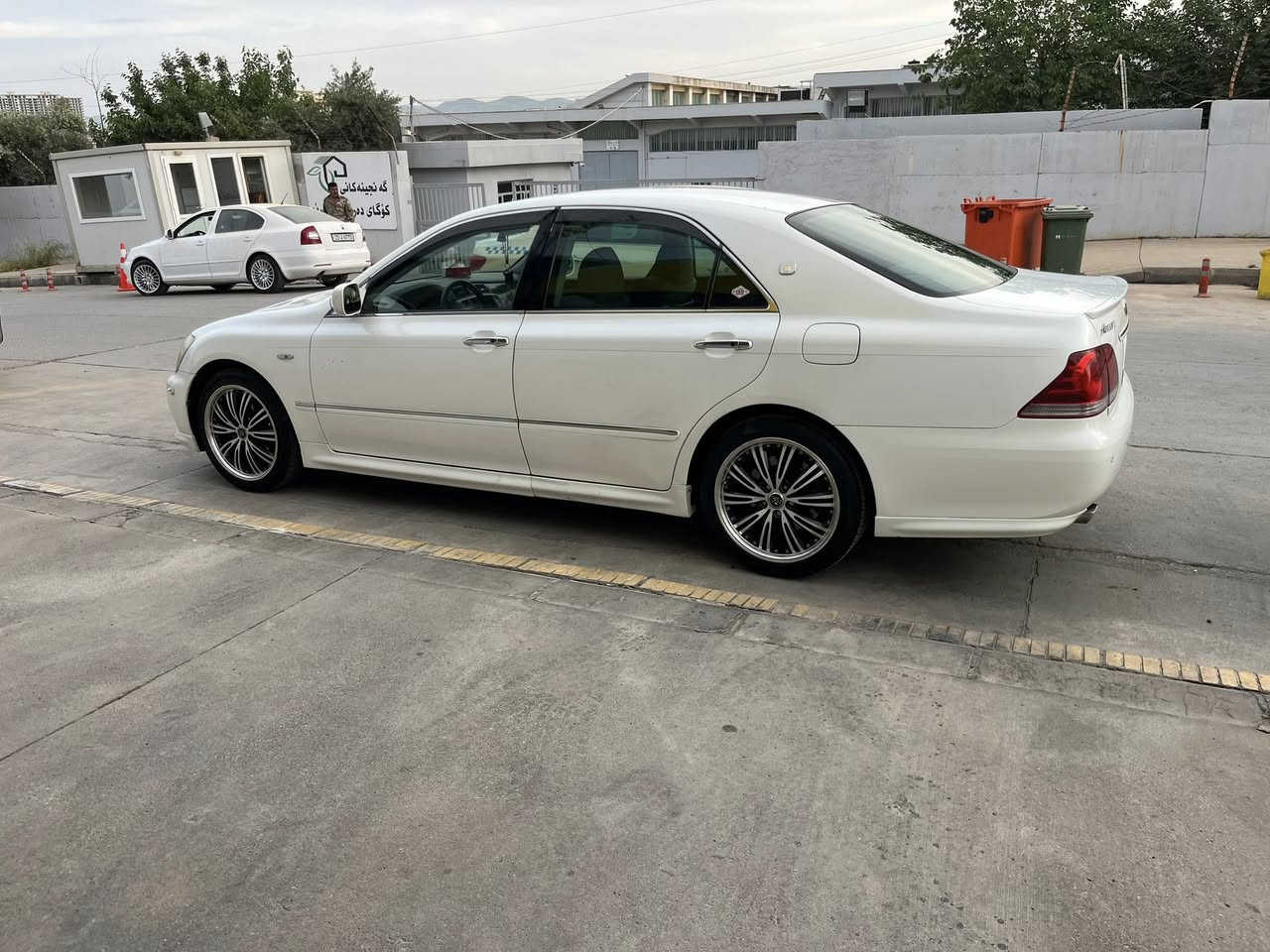 شاهینە 2005 مووس     180  سپۆرت
گیر و مەکینە بچوک بە بچوک 
3 دوگمە 
حاسەو کامیرا
بریکی بەسراوە 
جامەکانی هەلگیراوە 
کەڤەر گۆرا و شاسی کوسەرە بە شەرت 
سعرى :  61 گەلا

سەیارەکە کۆدی بۆ کراوە 

ژمارەی موبایل :       ***********
