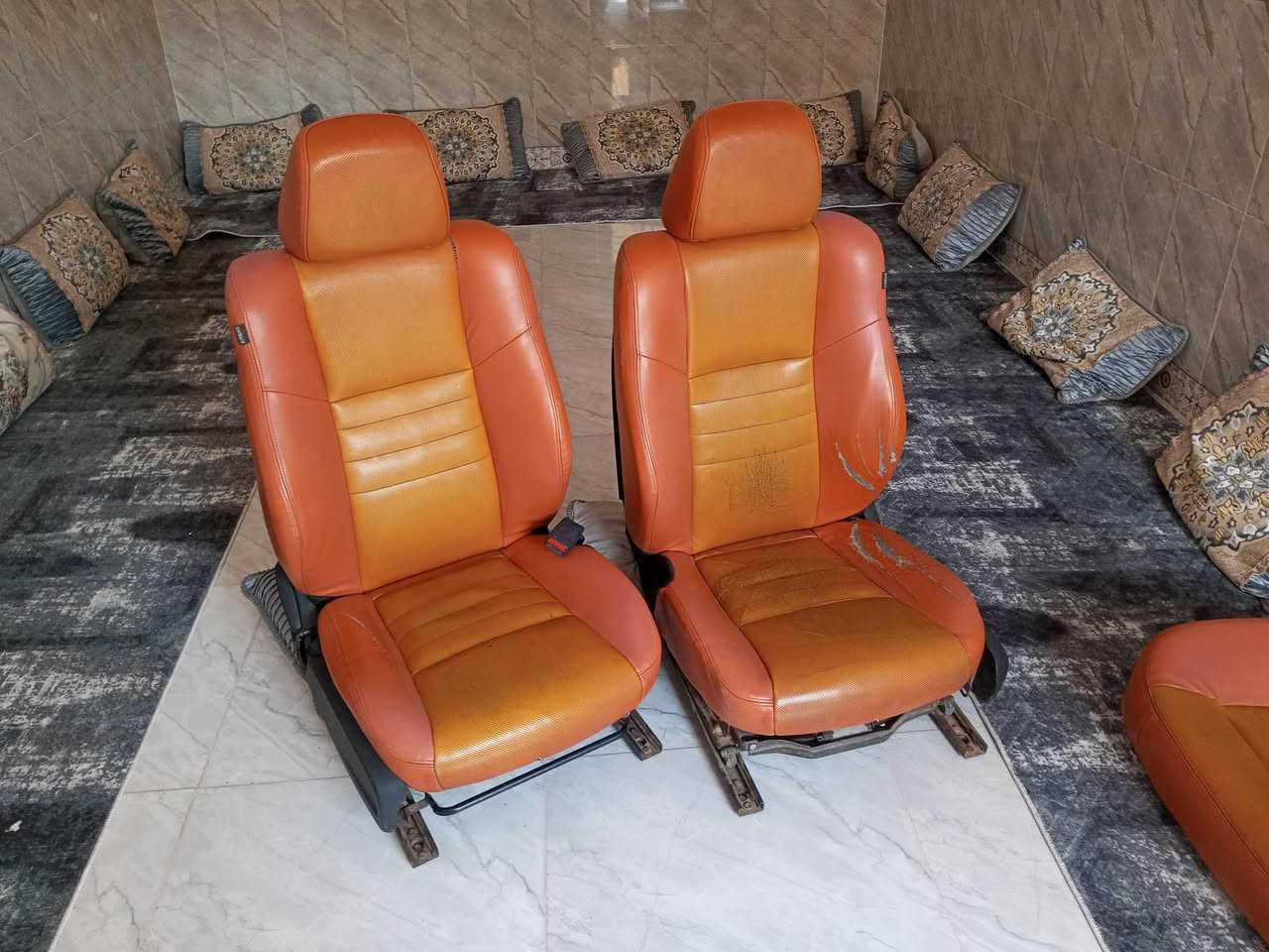 السلام عليكم غرفه حظن للبيع سعر 300 وبيه مجال  ***********/***********
