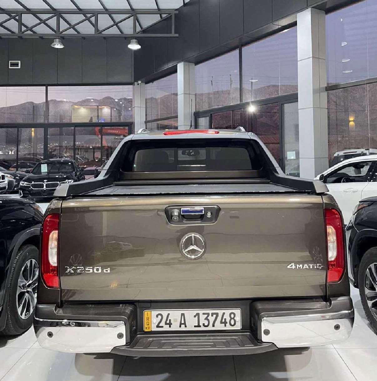 مارسيدس بيكاب 
وارد خليجي 
موديل 2018
مواصفات X250
155الف كيلو متر ماشي
محرك كاز يعني ديزل 
جاملغ واحد صبغ 
تاخم تاير وصدر جديد 
بشرط كلشي
شبر تعديل بارد 
سنويه جديد 
لوحات دولي جديد 
كير ومحرك بشرط
سعر 255بي مجال
قابل للمراوسه حسب قناعه
رقم ***********
مكان كركوك كركوك, العراق
