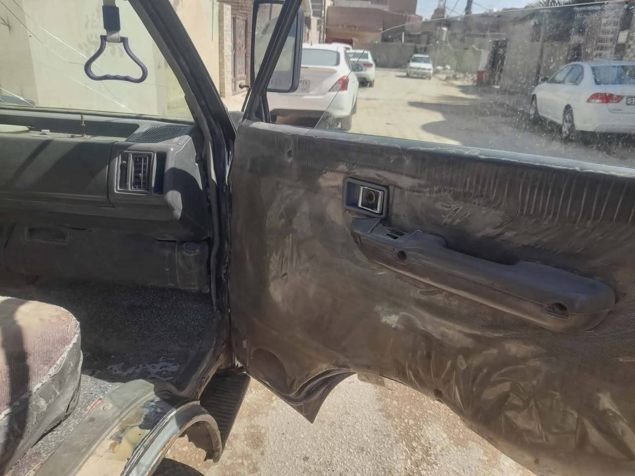 السلام عليكم كيا بستا للبيع مديل 94 رقم نجف الماني مالكه موجود وعدي بيه وكاله ام الباركود مكينه كير حداديه خير من الله شواصي مابيهن شي تخم تاير سياره جاهزه من كلشي السعر 21 وبيه مجال للستفسار الاتصال *********** مكاني نجف
