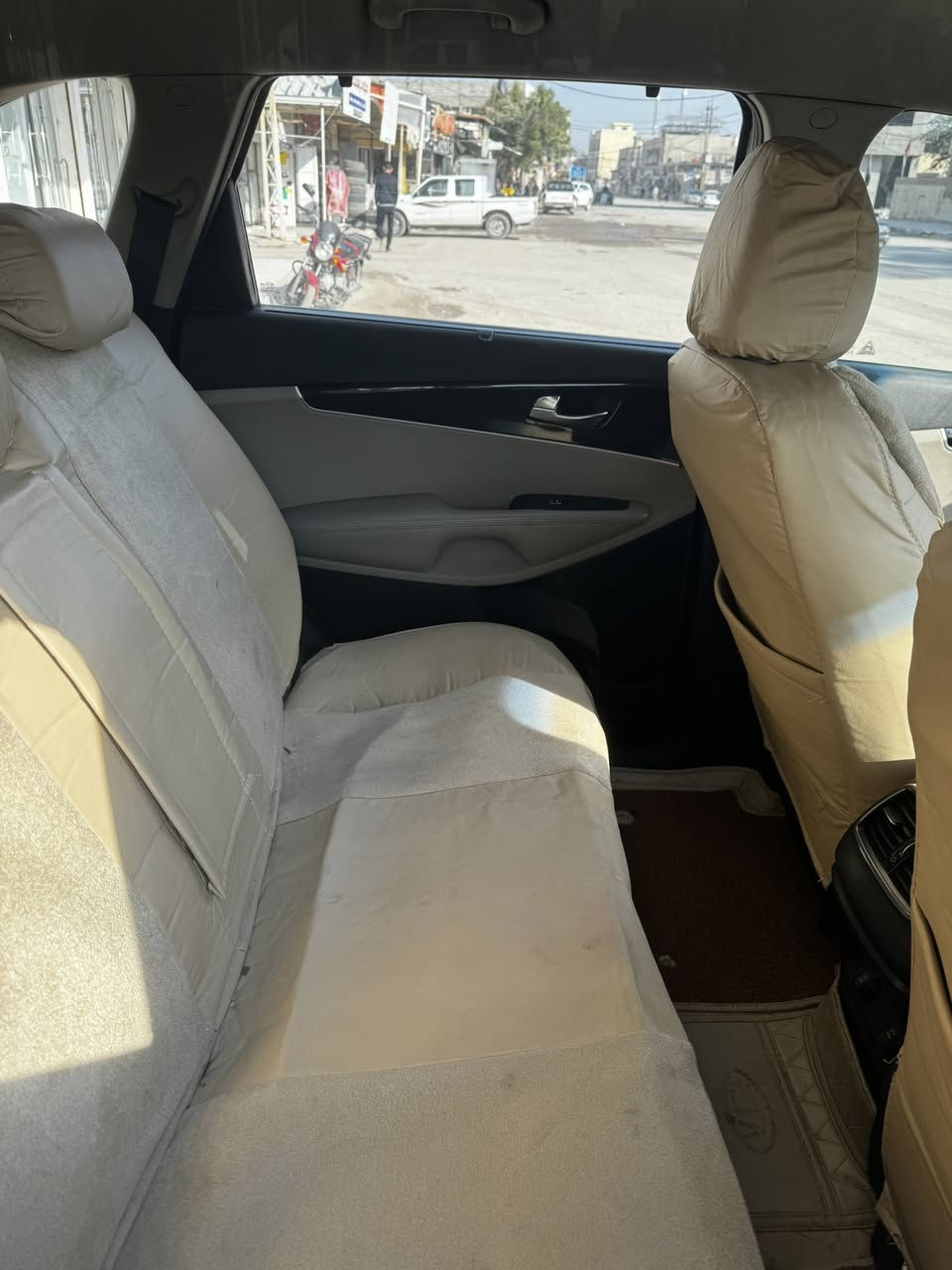 سورنتو 2018
السياره خليجي مكفوله كفاله عامه عده ملاحضات بسيطه 
السياره نضيفه حيل مال جناي وجانت يم دكتور جامعي 
السياره ماشيه 104 الف حقيقي شرط الفحص 
داخل لونين 
بصمه
كشنات جلد وكهرباء 
صندوك كهرباء 
سعر السياره 240 وبيها مجال للشراي وحك الجيه هم واكع
ترهم مراوس جيب 2014
مكانها بعقوبه ديالى 
***********
