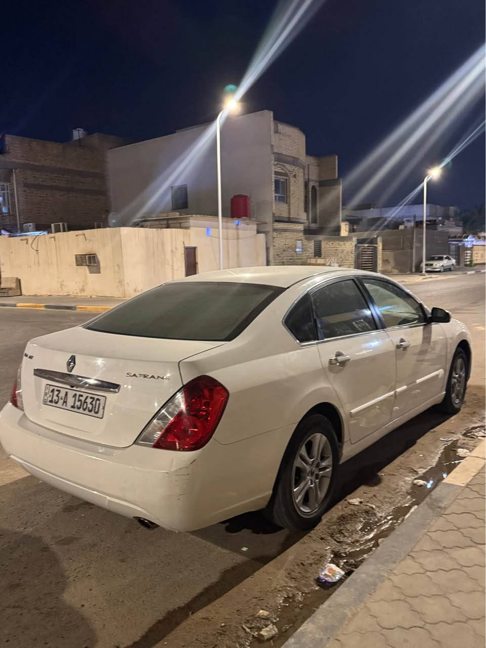 للبيع رينو سافران موديل 2010  سياره حلوه ونظيفه مكفوله فقط بارد بل جاملغ الأمامي الأيمن  بكد شبر والباقي كفاله مكينه 4 سلندر السياره جديده السعر 120$ وبيها مجال للاستفسار *********** 
مكان السياره / البصره الزبير الزبير, البصرة
