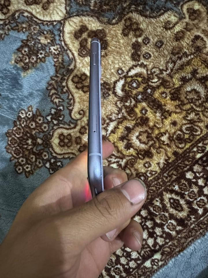 آيفون 11 عادي ذاكره 128
الجهاز مبدل فقط بطاريه باقي كله بلادي ذاكره ١٢٨ + تجي تاخذه من بيت وتفحص 
رقم تلفوني *********** 
السعر ٢٠٠ قفله شراي يخابرني
