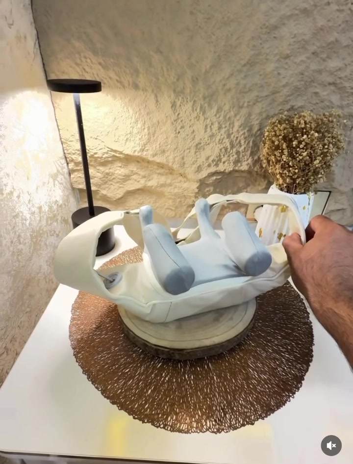 ⁨	جهـاز تدليك  للجسم شحن محمول حجم صغير 
شحن (تايبسي) نظام متطـور وحديث 
جهـاز تدليك متعدد الاستخدام للرقبه والأفخاذ واسفل الظهر وغيرها مع حزام يد 
اربعه ارجل متحركه بأتجاهين مختلفين مع مستويات للسرعة قابلة للتخصيص 
جهـاز تدليك هادئ ومريح بدون ضوضاء 
مصنوعه من جلد بولي يوريثان صديق للبيئه مع نسيج قابل للتنفس 
بطاريه ليثيوم قابله لأعاده الشحن السعه (2000) ملي أمبير 
يمكن استخدامها في اي مكان وزمان اثناء العمل او الدوام او المنزل او السياره وغيرها 
يوفر تجربه عجن اعمق وأكثر غامره ويدلك العظلات بشكل كامل ومريح 
يساعد على التخلص من التوتر وتخفيف الأم العظلات والاسترخاء وتنشيط الدوره الدمويه 
جديـد بالباكيت مع الملحق 
للتفاصيـل اكثـر داخل آلموقع الرسمي 
السعـر ٢٢ الف 💰
ملاحظه (عند الشراء فحص المنتج قبل مغادره المندوب بعدها نكون غير مسؤولين)
توصـيل 🚚 بغداد ٥ الاف 
توصـيل 🚚 محافظات ٦ الاف⁩⁩⁩


**إذا كنت صاحب هذا الإعلان وتريد حذفه لأي سبب، رجاءا أرسل رسالة إلى الدعم الفني**