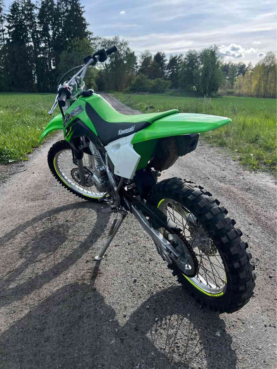 Hej!
Riktigt fin Kawasaki KLX 140 till salu, större modellen, med större hjul. 140 cc, 80 cm sitthöjd, 5 stegs växellåda med koppling och elektrisk start. Svingarm i aluminium vilket gör den lätt. Riktigt smidigt maskin, den passar nybörjare men även de mer erfarna upp till 175 cm längd. 

Vid infö .Ring mig
+46720287640
+46709960016 Hässelby, AB


**إذا كنت صاحب هذا الإعلان وتريد حذفه لأي سبب، رجاءا أرسل رسالة إلى الدعم الفني**
