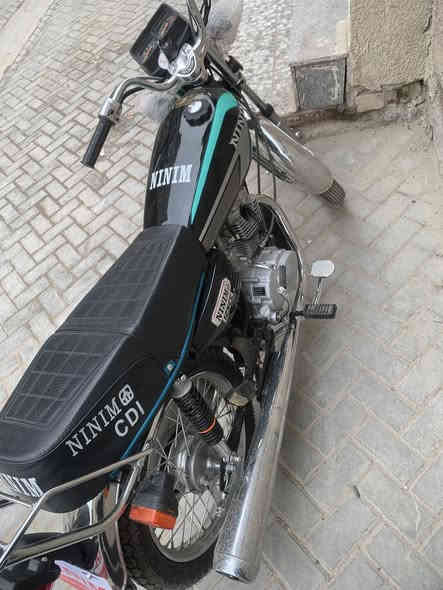 السلام عليكم نامه 2025 
الدراجه جديده اوراق كمرك كامله

البارحه اخذتها وماعرفت اسوقها هذا سبب لبيع لا اكثر 
سعر 800وبي مجال 
رقمي ***********
