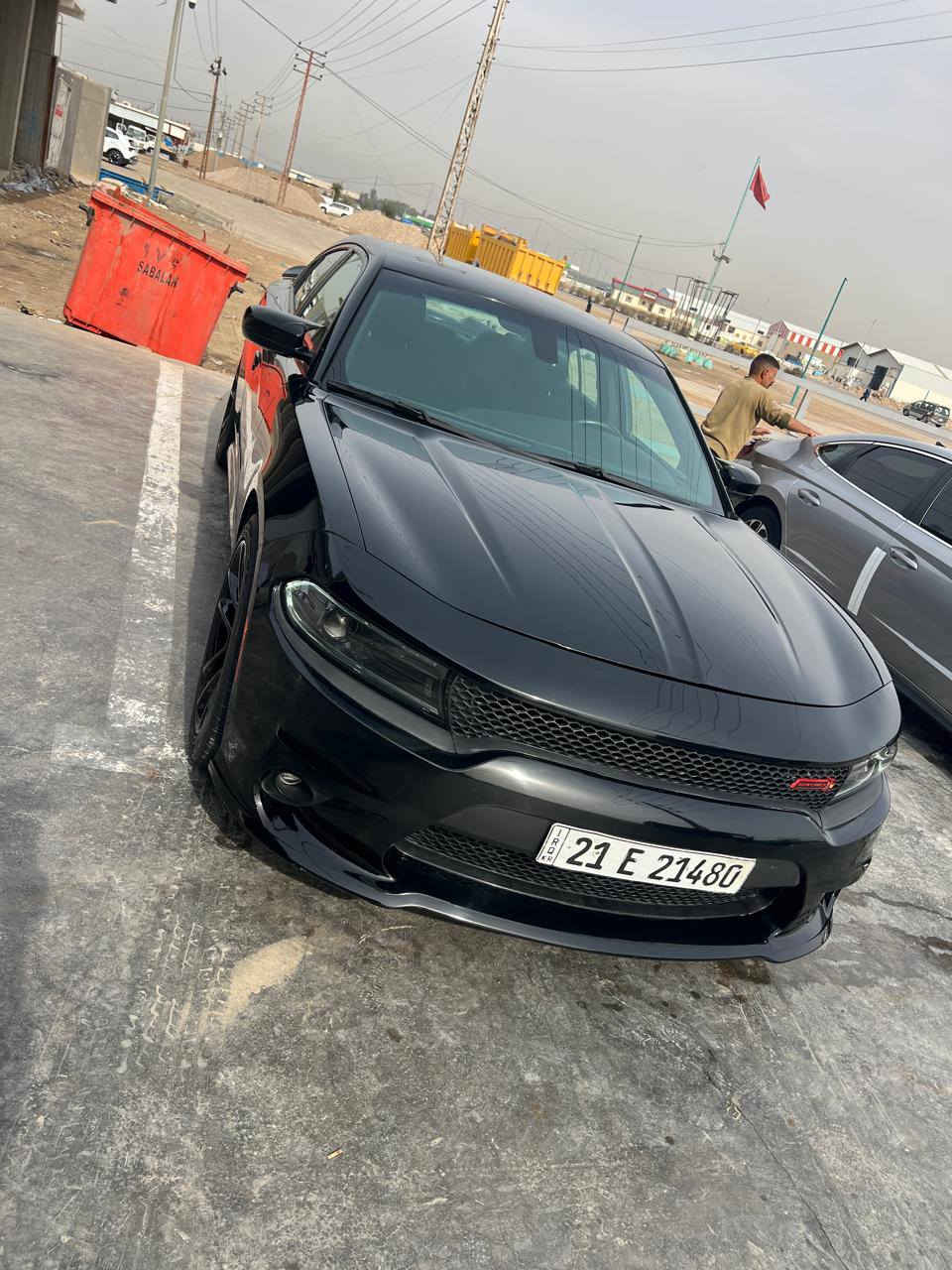 سلام عليكم جارجر للبيع موديل 2016 بون حادث بس بارد سونار بل منشور مكينه وكير تبريد  سعر 192 وبيه مجال قليل رقم شمالي تريد تحويل تريد وكاله *********** مكان السياره واسط الصويرة
