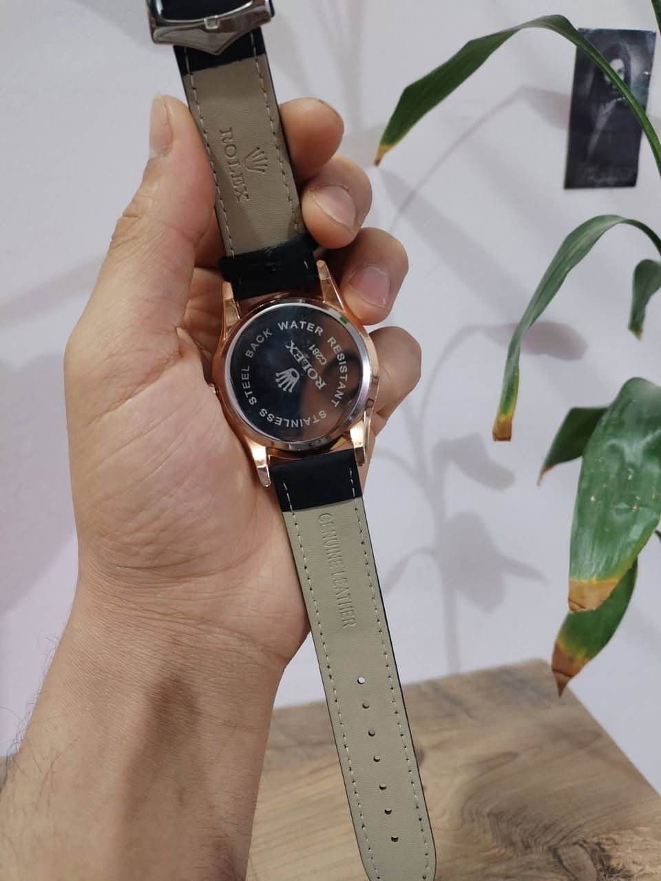 🌟 ساعة يد الكلاسيكية من رولكس⌚✨
🔹 ماركة: رولكس (Rolex Datejust) 
🔹 مقاومة للصدا والماء✅ 
🔹العدسة ضد الخدش.🔥
🔹جلد اصلي طبيعي مع ضمان
🔹الضهر مختم+الجلد مختم جهتين+القفل مختم 💫🔥
🔹 عداد شهري وعدسة سايكلوبس المكبرة عند موضع الساعة 📅


**إذا كنت صاحب هذا الإعلان وتريد حذفه لأي سبب، رجاءا أرسل رسالة إلى الدعم الفني**