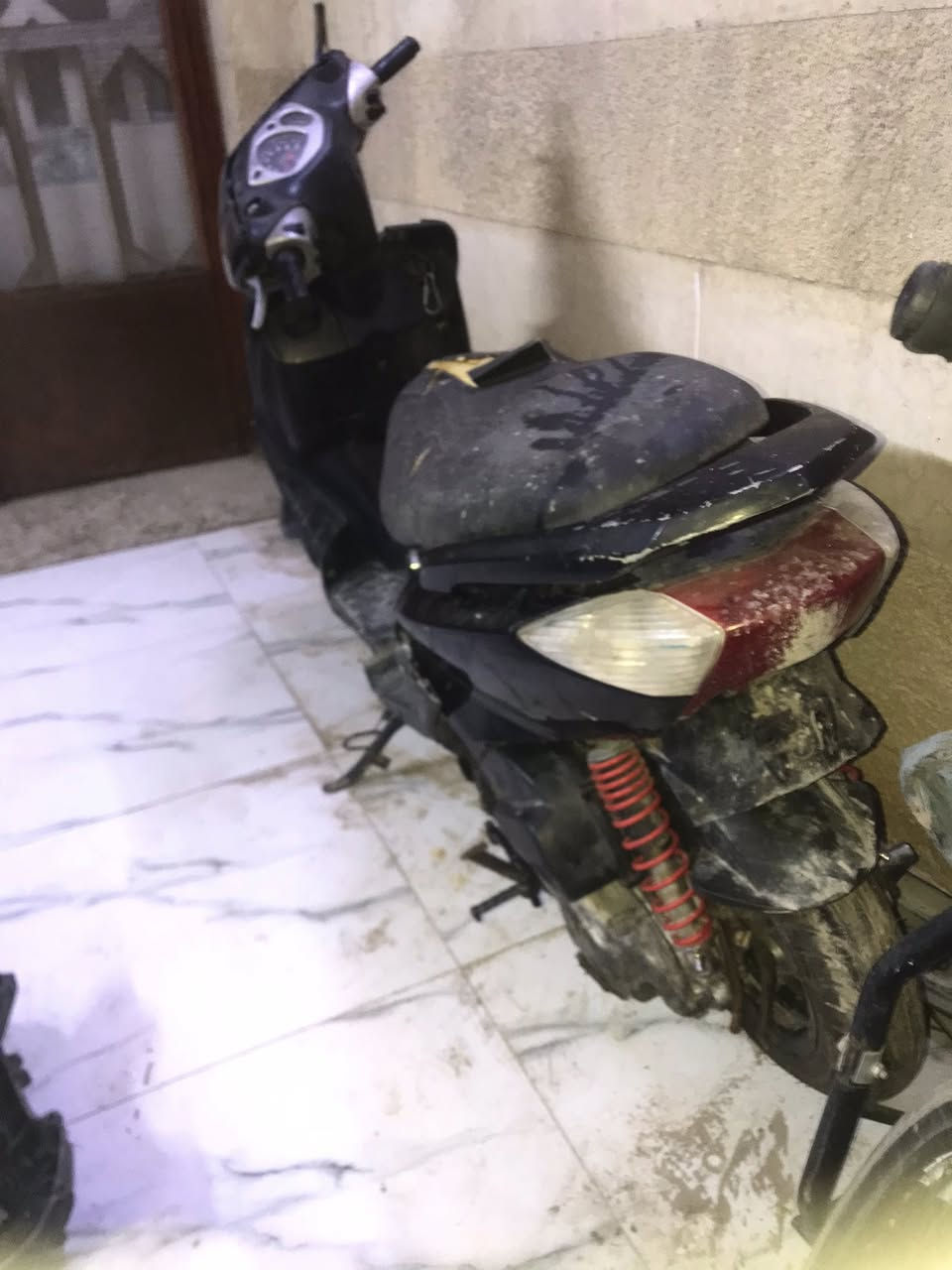 سعرها 250وبيه مجال مكاني بصره مركز سكنس نثيه 140محرك مابي تبخير دراجه شغاله كلشي مابيه بس طافيه تاركها ومطرت عليه ناريه موجوده بس دكها ما تشتغل ماعتقد بيه خلل  كفراته والحاضن مال محرك موجود دراجه كفراته نضاف ختم واحد حته قبق صفحه الهندر ختم واحد ابيعه ع طفيته بس محرك مابي شي رقمي ***********
