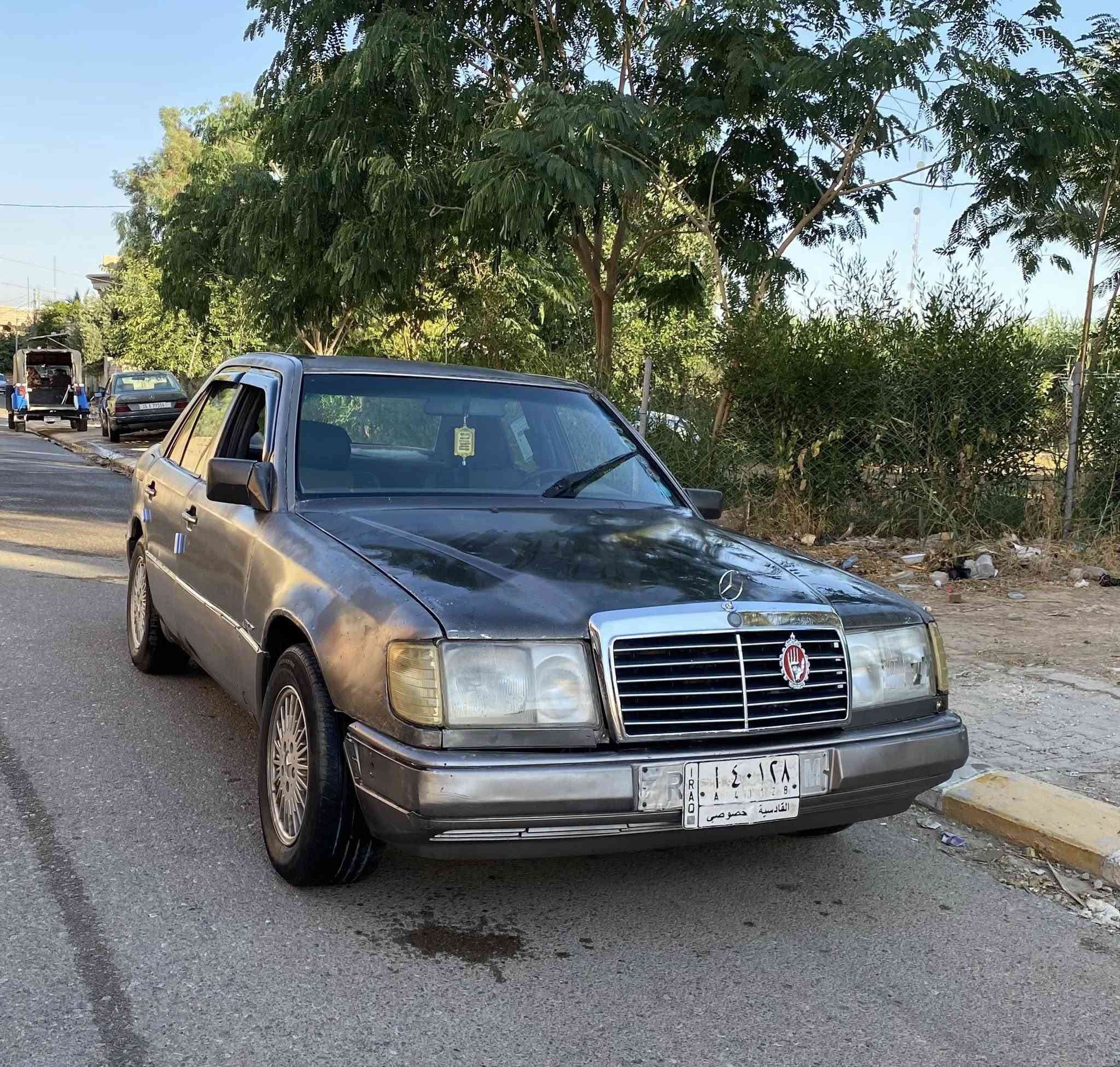 مارسدس دب موديل 1991  سعرهه 37 
كير ومحرك بطه VVT  2500 اب شرط لا صرف لا بخار كهربائيات كله شغاله سنتر لوك تبريد  ثلج ❄️ 🧊  ويه السويج سنويتهه لل 2028 شرط التحويل مشروع وطني وين ما اتريد احولك سياره جاهزه وجديده بدون ضربه بدون خياس مكانهه ديالى ناحيه السعديه الجبل اي استفسار اخر اتصل عله الرقم ***********
