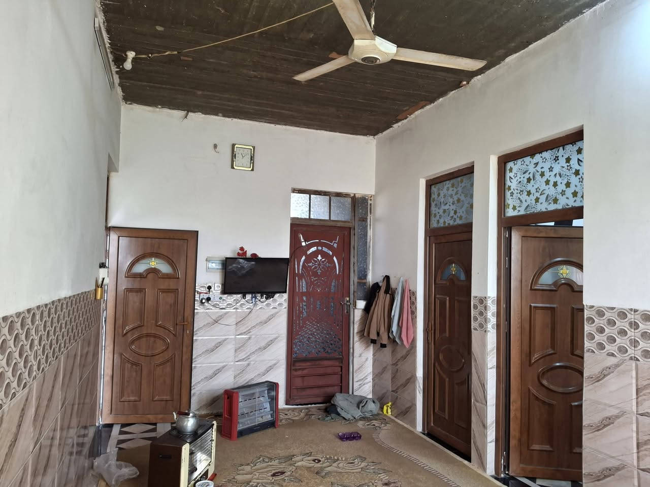 دار سكني كارت مشمول بل تمليك مساحه ١٠٠متر مربع واجها ١٠وعمق ١٠ يحتوي على غرفتين نوم واستقبال ومطبخ وصحيات وبيتونه كبيره كراج مقابل حديقة خدمات ماء كهرباء تبليط السعر 60وبي مجال العنوان حي السماح الثانيه قرب مدرسة الإمام الزهري البيت ركن على شارعين
***********
***********
