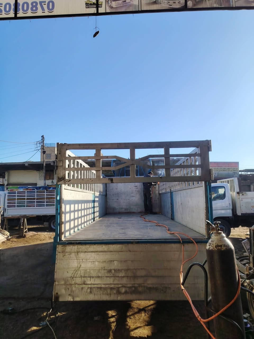 السلام عليكم للبيع  محجر شخاطه
طول سته وربع.  ارتفاع 63   جاهز جيب وشد         نضيف كلش حديد ثقيل أسعر 450
مكان ديوانيه طريق السنيه رقمي ***********
