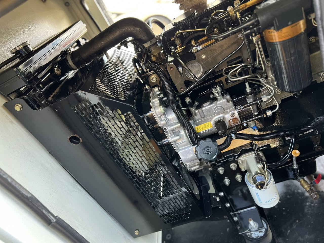 تحيه طيبه
#دخول جديد 
مولد نوع بيركنز إنكليزي الأصلي 🇬🇧
القدره 4بستم سوبر 
السعه 80kva  نوع التوليد لوري سومر فرنسي 🇫🇷
كاتم نسبه 100%90
سستم برودكشن متكامل للحمايه مع منظومه سيطره متطوره تشغيل وإطفاء ذاتي فول اوتو auto 
ملاحضه المولد مكفول وشرط الحمل ✅
للاستفسار ***********
***********
