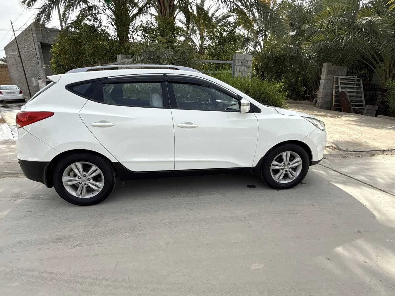 سلام عليكم هونداي تكسون موديل 2012   ماشيه 192   كير ومحرك وصدر بشرط   السياره فول موصفات 
بيها قطعتين جاملغ سكن تبديل بلاد.  وبنيد مفتوح وصور السونار موجوده السعر 135 وبيها مجال.  
العنوان ديالى  خانقين 
***********
