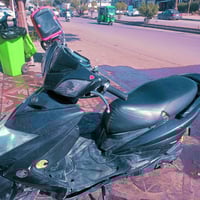 درجه سكنس لد يابان الدراجه متروكه بعده جديده بيه شخط واحد لو 2 الدراجه...