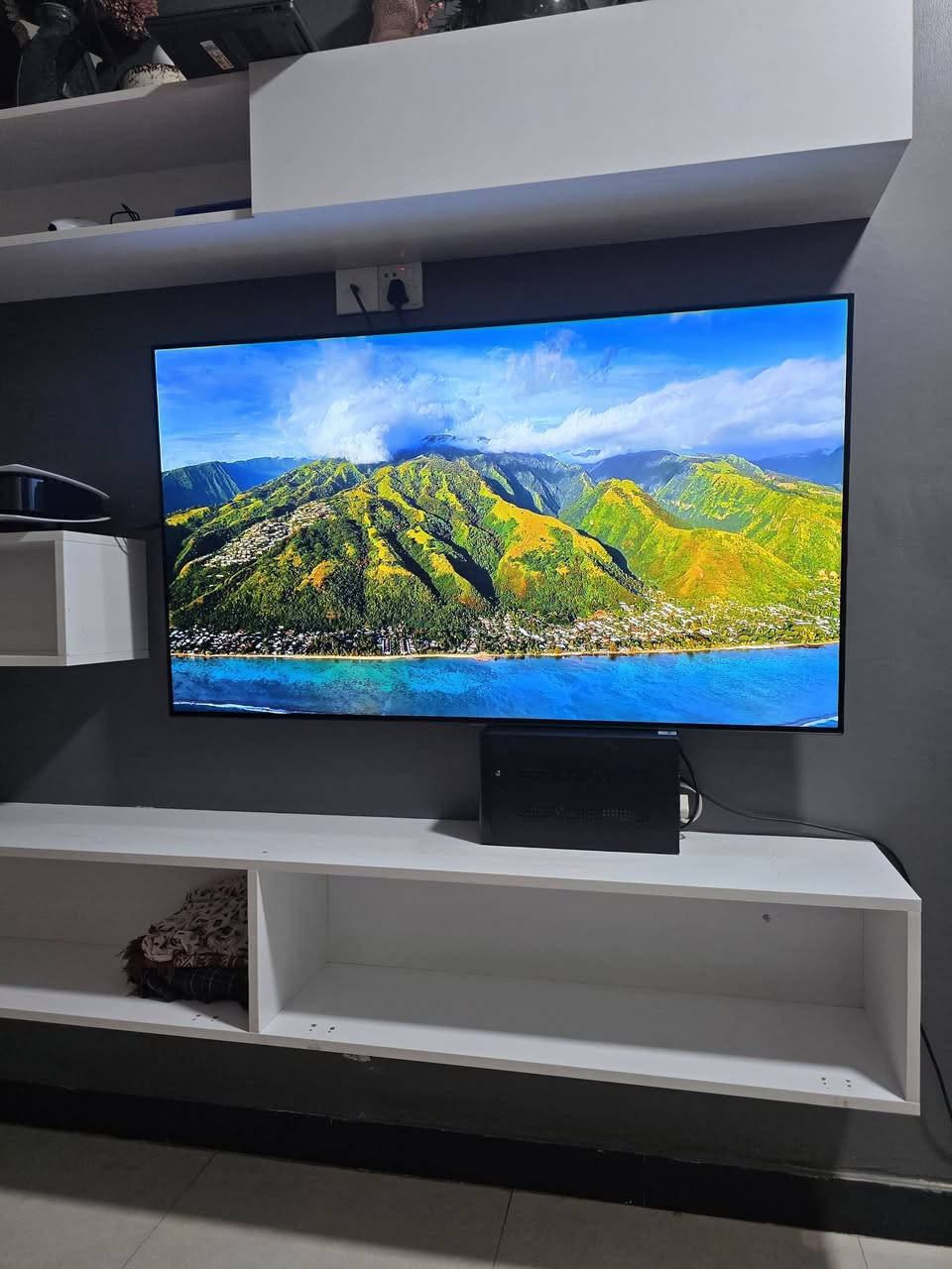 السلام عليكم تلفزيون lg oled cx 55 للبيع الشاشه وضوحه خرافي 4k 120 فريم المنافذ hdmi 2.1 الشاشه اخت الجديده سعرهه 1100000 الي يعرف بيهن رح يعرف هذا سعر نص القيمه مالتهه تفيد العاب خرافيه وافلام كذلك 
بغداد حي الجهاد *********** والكامره تضلم الصوره بلحقيقه اقوى بهوايه
