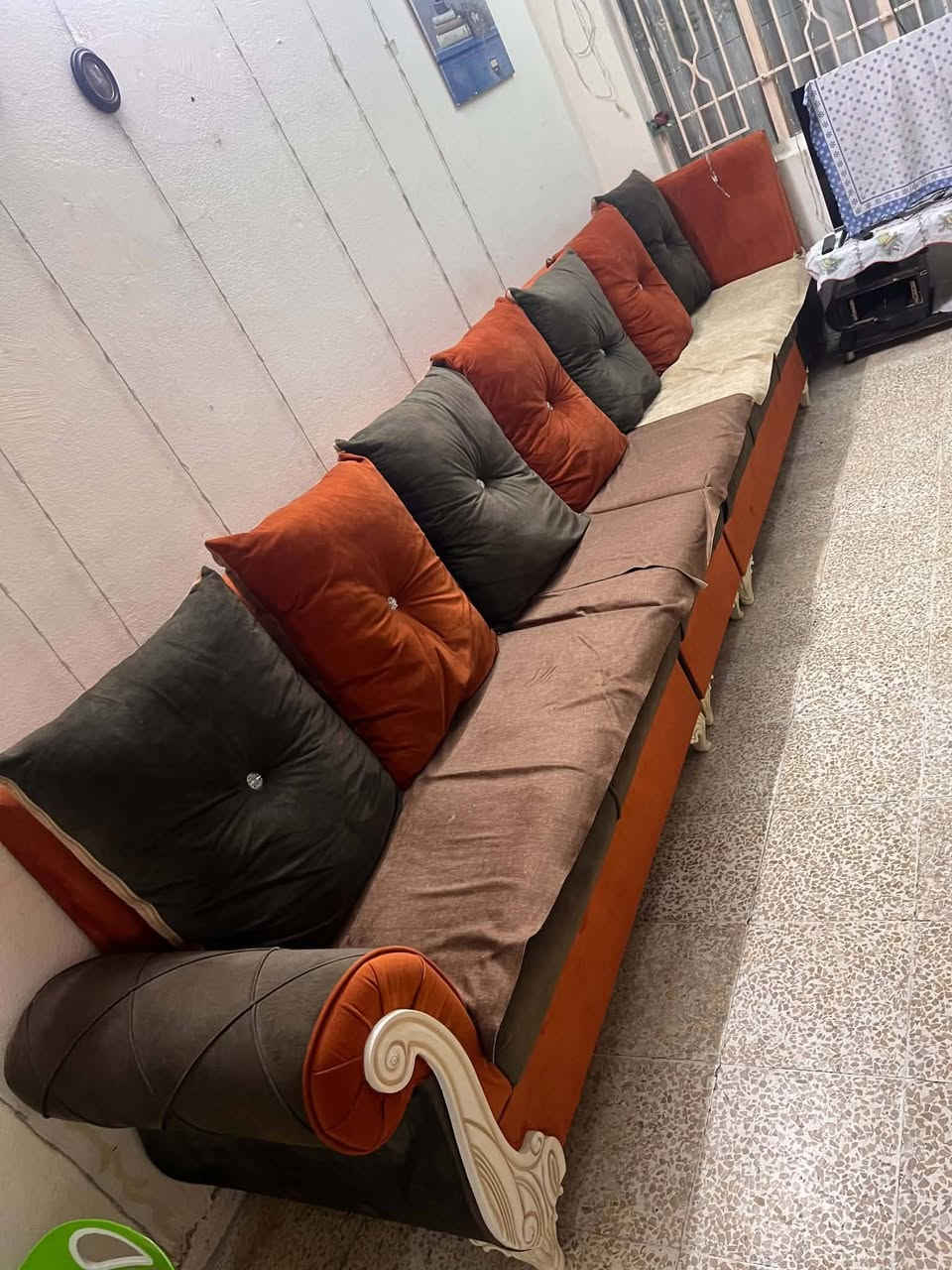 ديوان عراقي خشب ثقيل قيود انج ونص بلوك 18 اسفنج هاي إكسترا ديوان نضيف حيل ب300 وبي مجال العنوان القادسيه الثانيه سايدين جامع النعيمي قبل تقاطع حي صدام مقابل شركه فنون للديكور للاستفسار واتساب *********** متوفر واتساب والخاص مفتوح ❤️
