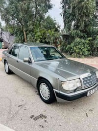 مرسيدس ١٩٩١ • ٦ سلندر ٣٠٠ • رقم بغداد ٢٠٣٠