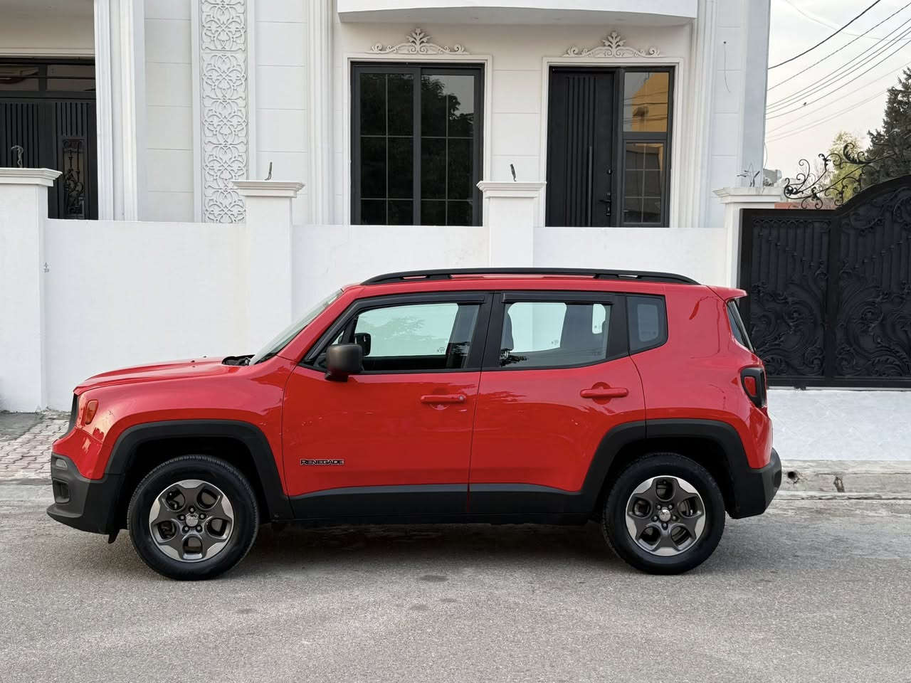 سيارة جيب رنكد امريكي 2017 
شرط كير محرك مكفوله صدر امامي خلفي جاهزها اربعه تايرات جددت ماشيه 66 سنويه وارقام جديده تحويل مباشر ضرر سطحي مرفق مع صوره بدون دواخل سعر 119 
***********
