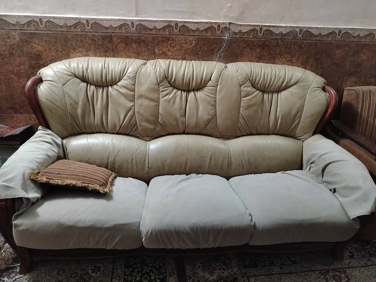 #للبيع 
اغراض بيت كوفة حي المتنبي
سبلت كنتوري
مبردات كونفيرا احجام مختلفة
تخم قنفات 
جهاز رياضة
منظم فولتية يرفع الفولتية الى 220فولت تحمله 3000
ثريات وحدة كبيرة واربع ثريات جداريات
***********
#الجميع
