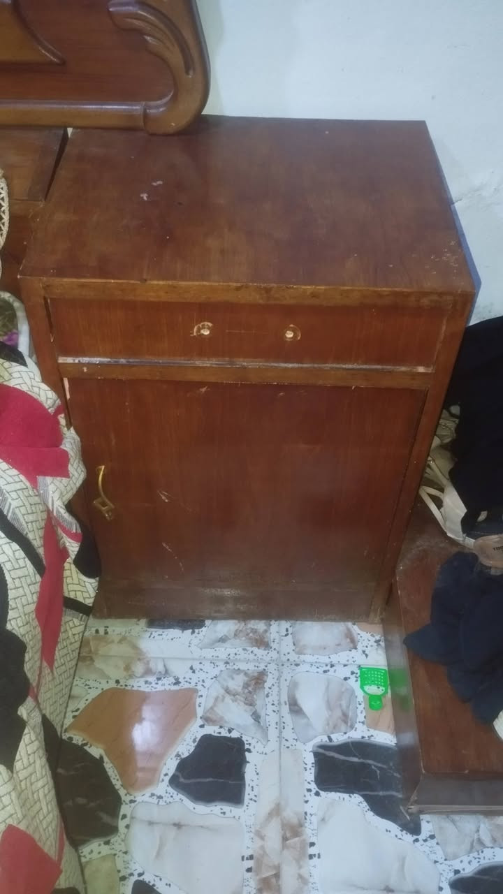 تخت + مرايه + زاويه + مكتبه سعر 150
تخت اطفال خشب صاج سعر 25 قفل
 
عنوان حي الانتصار شارع 60 قرب اسراق الخظراء ***********
