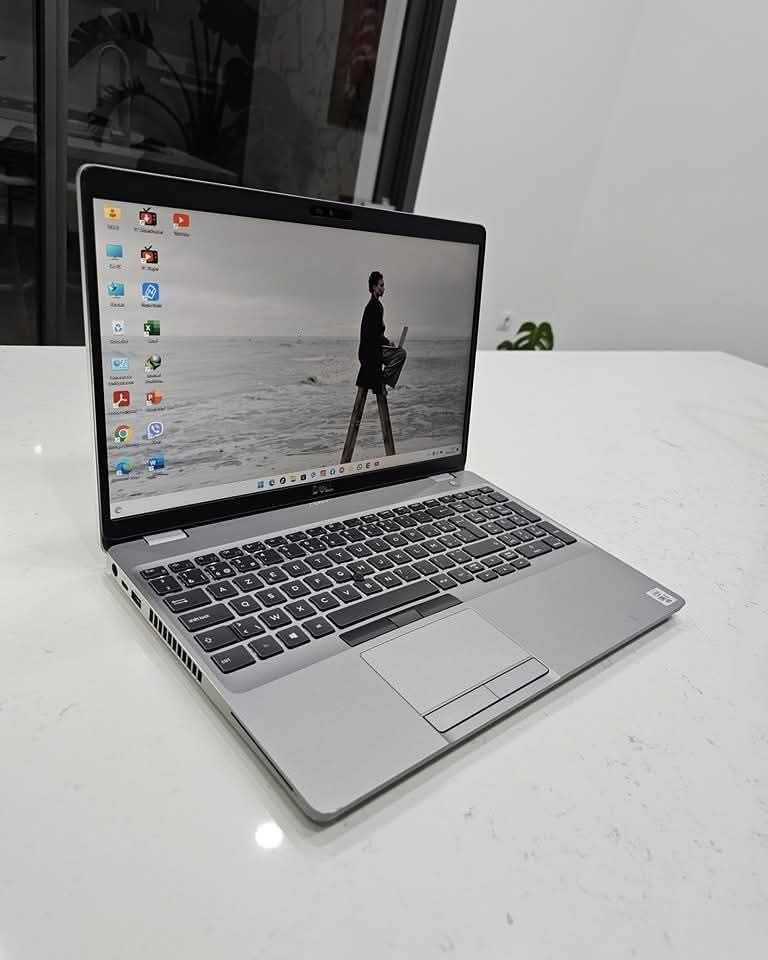 لابتوب فخم جداً وراقي🔥 مناسب للبرامج الهندسية مع رام و هارد خزن عملاق
وبطاريه تنطي ساعات عمل طويلة🔋 

سوبر سلم وخفيف الوزن جداً
لفترة محدودة فقط بسعر ممتاز وكمية قليلة 💻

￼بسعر الجملة وبخصم قوي جداً كمية محدودة 

المواصفات:

معالج: Intel® Core™ i7-1165G7 ‏ 
3 GHz
جيل الحادي عشر معالج فئة G7....... كور سفن جيل ١١
-رام: 16GB DDR4 4267MHZ. 
-ذاكرة: 256GB GB NVME M.2 Ssd M.2 هارد خزن 256ssd 
-كارت شاشة داخلي : Intel Iris Xe Graphics
حجم الشاشة : 15.6 FHD IPS
بدون حواف سلم جداً
نظام التشغيل: Windows 11 Pro  
‎ كيبورد كامل مع حاسبه كيبورد ضوئي ليزر عربي/إنكليزي  
مداخل: 
Type-C X2
USB X2
HDMI 
AUX
‎٥٥٠ الف
توصيل موجود


**إذا كنت صاحب هذا الإعلان وتريد حذفه لأي سبب، رجاءا أرسل رسالة إلى الدعم الفني**