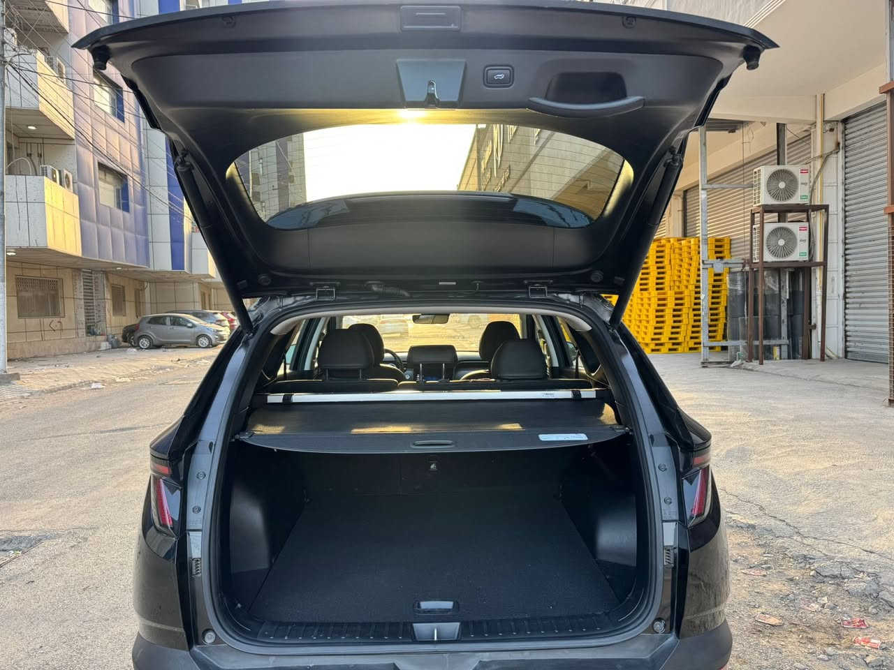 السلام عليكم …..
توسان 2023 XRT

لون اسود 

ماشية: 38الف 

مكينة : 2.5 

مواصفات XRT المعروفه فول ماعدا الفتحة متجي بيها .. ويل ودوس وسبايدرات ودعاميات يختلفن مال هاي الفئة وبلاك ادشن بلاد …. فور ويل..وصندوك كهرباء وتشغيل عن بعد ودخول ذكي وكيجات ديجتال وشاشه كبيرة وهواي مواصفات بيها 

السياره بدون حادث كفاله غرق مياء امطار خفيف 

السعر :20,000$ وبيها مجال بسيط للشراي 

مكان السيارة : بغداد 

شراي اتصل وتدلل : ***********
