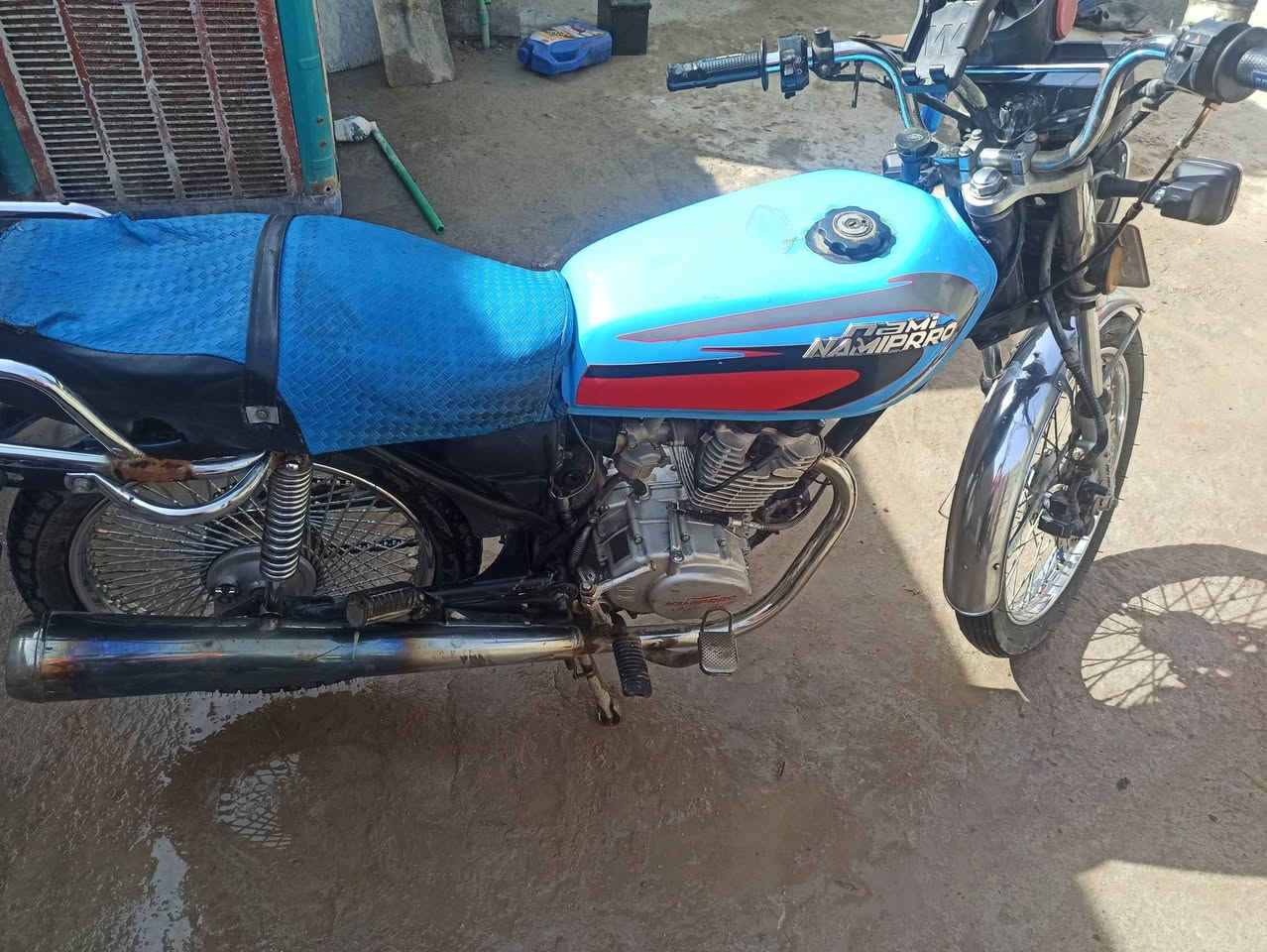 السلامه عليكم دراجه نامه 21رقم جديد بسمي النضافه شوفت عينك كله جديد مبله تايرات جديده والشراي بيه خيرويدلل سعر850وبيه مجال قليل رقم ***********بيه واتساب
