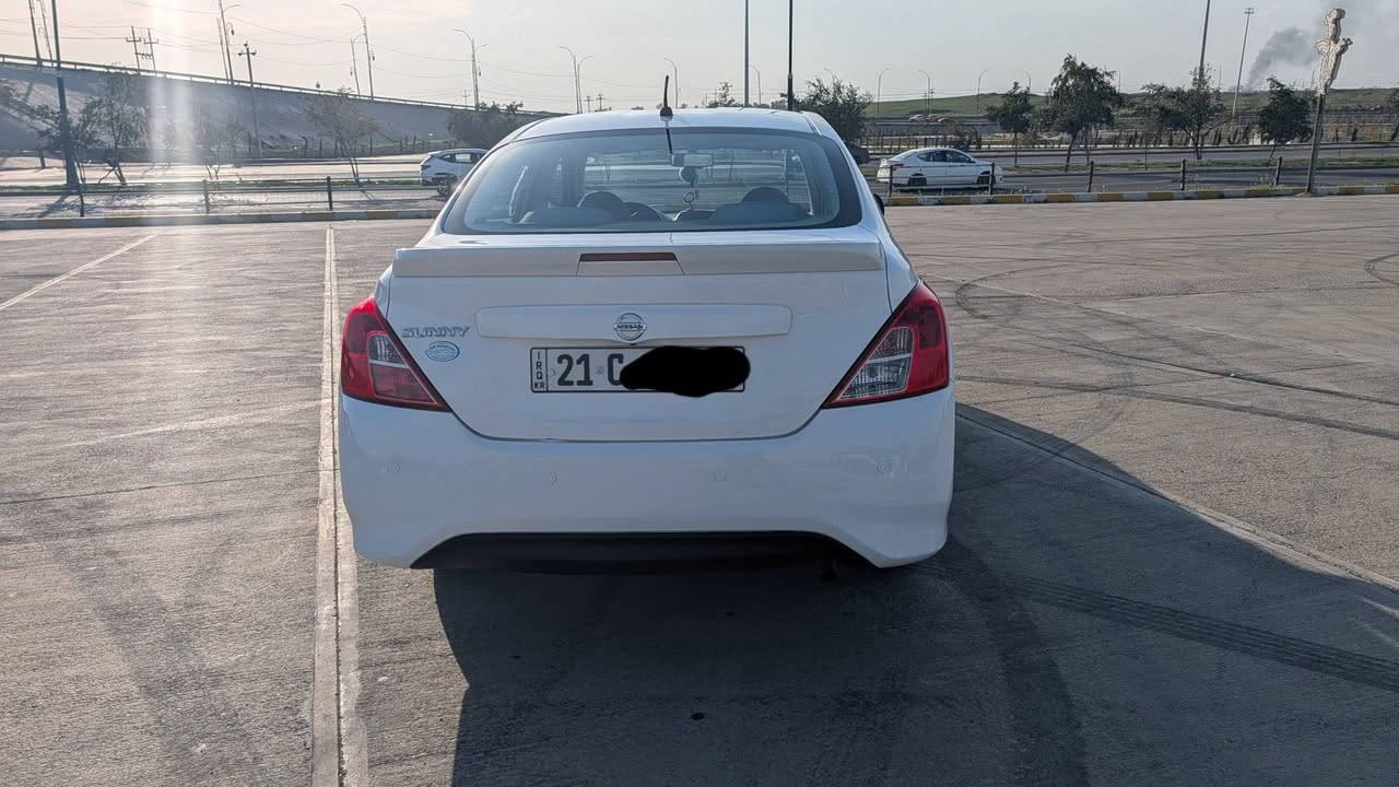 نيسان صني 2020 هندي.
محرك 1.5 ماشي 82 كيلو
بدون بارد او صبخ. 
فقط بيها شخطة من طرف السكن. 

السعر 112 و بيها مجال. 
مكان السيارة كركوك 
***********
