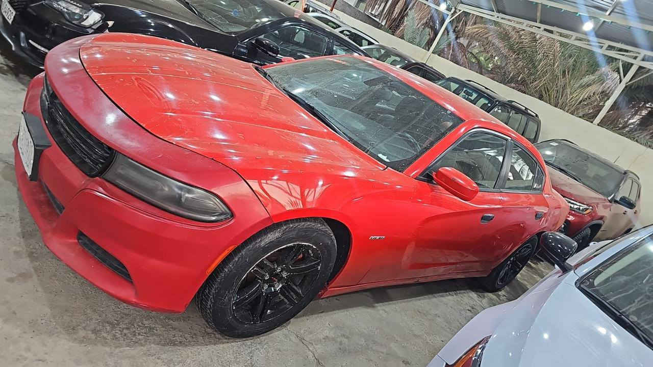 السلام عليكم جارجر للبيع 18السياره داخله كلين بالعراق صار بيه صفحه تبديل قطع اصليه نفس اللون وصبغ الجامرلوغ الخلفي ***********
رقم بغداد باسمي تحويل مباشر
السعر 165 وبيه مجال
