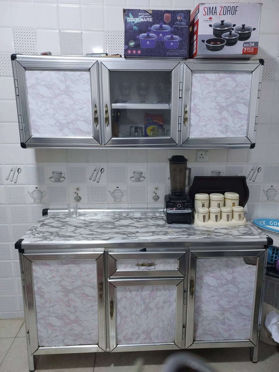 كاونتر بطول متر ونص للبيع. يحتاج سنك وترتيب للابواب فقط  طول متر ونصف في الجغيفي الثانية
سعر ٥٠ الف
رقم الهاتف:***********
